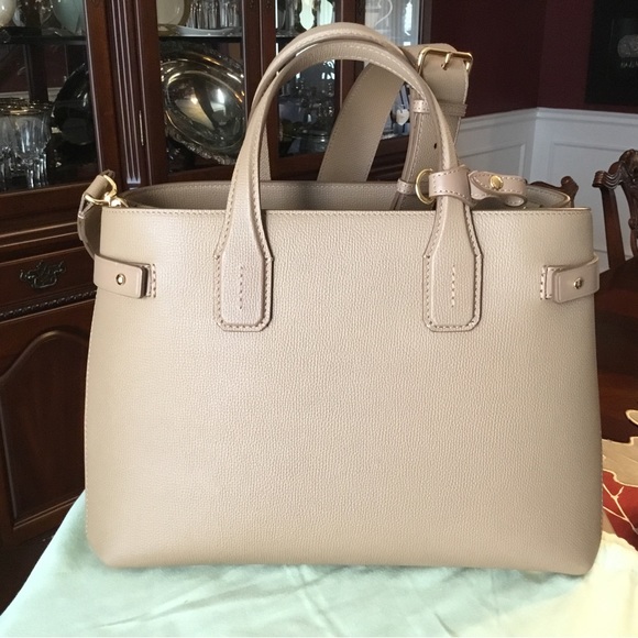 Burberry Medium Banner Bag in Camel - NWOT Authentic - Picture 3 of 11
